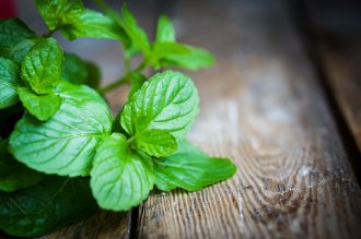 3 natural hair products peppermint oil