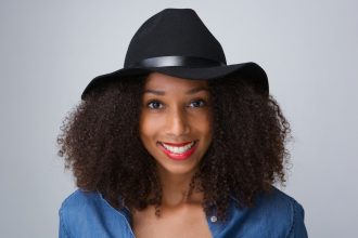 how to wear hats with an afro