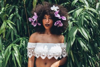 natural hairstyles with flowers